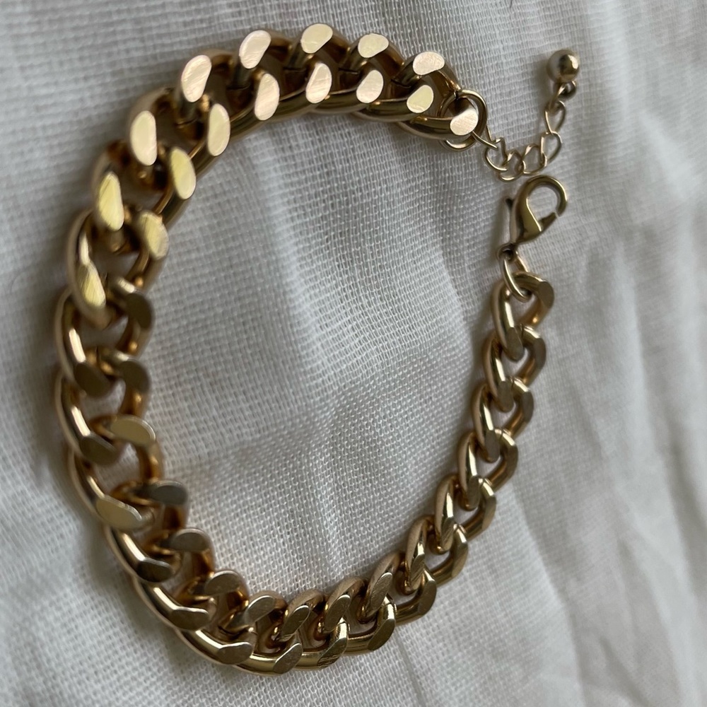 Gold tone bracelet